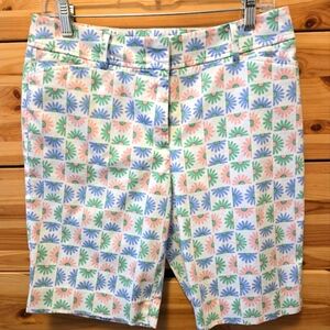 TALBOTS PERFECT SHORTS BERMUDA DAISY PASTEL PRINT. SIZE 6.